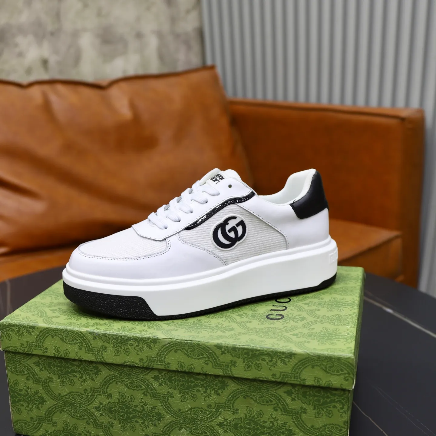 Ex-factory price: 462💰🙅‍♂️🙅‍♂️🙅‍♂️ Brand: GUCCI Standard code: 38-44 (45 customized) Grade: Same as the official website Material: Original material splicing Comfortable and breathable lining Lightweight and wear-resistant sports outsole Style category: Men's fashionable casual shoes Running sneakers Distinguished luxury brand elements Top luxury Color: actual picture color